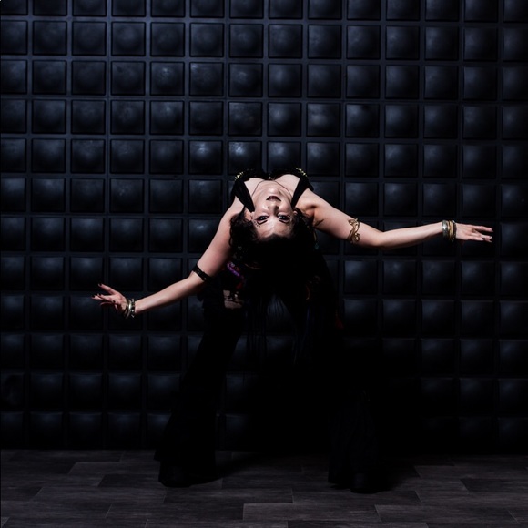 Meet your Posher, Kelly Avena - Picture 3 of 5